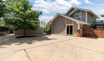 404 Applestone Dr, Ballwin, MO 63021