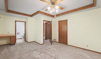 4628 N Farmstead Ct, Bel Aire, KS 67220