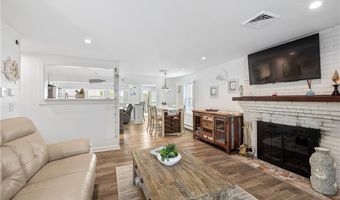 35 Willow Ave, Narragansett, RI 02882