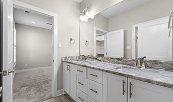 7901 S Shoreline Blvd, Benton, AR 72019