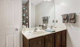 420 April Oaks Ct, Ballwin, MO 63021