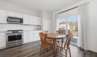 510 Golden Valley Ln, Algonquin, IL 60102