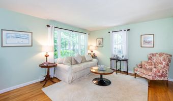 28 Woodland Dr, Amherst, NH 03031