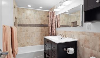 2016 N ADAMS St 508, Arlington, VA 22201
