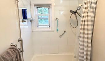 15 Harrison Ave 15B, Amityville, NY 11701