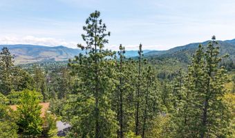 390 Strawberry Ln, Ashland, OR 97520