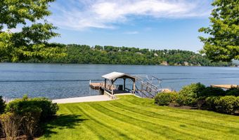156 N Lake Shore Dr, Brookfield, CT 06804