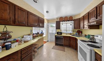178 W SHELLEY Dr, Claymont, DE 19703