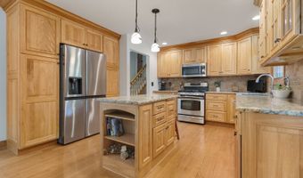914 Scott St, Algonquin, IL 60102