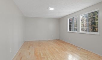 8463 MONARCH Ct, Annandale, VA 22003