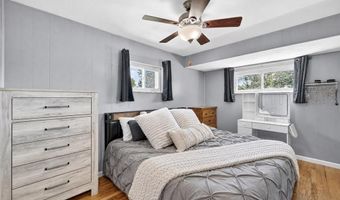 9828 Whitcomb Ln, Affton, MO 63123
