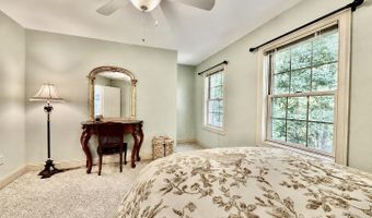 40 Lakewood Dr, Alton, NH 03810