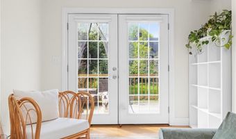 92 Franklin St, Bristol, RI 02809