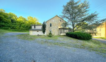 2165 STATE St, Alburtis, PA 18011
