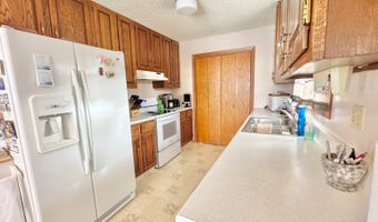 15 10th Ave NW, Bowman, ND 58623