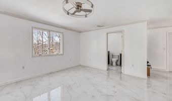 17 Stage Rd, Brookfield, CT 06804