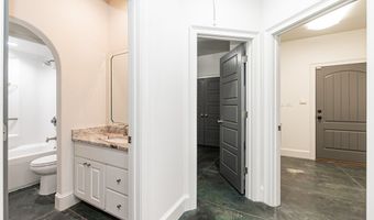 1804 River Pointe Dr, Albany, GA 31701