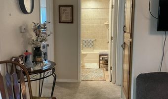 2105 Oakridge Dr, Ava, MO 65608