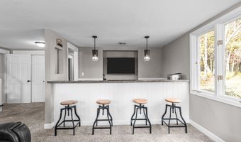 11 HILLTOP Ct, Appleton, WI 54914