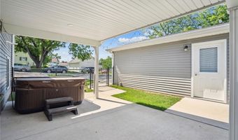 1102 E 2nd St, Anamosa, IA 52205