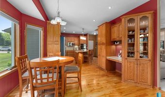 608 N Riverwood Cir, Brandon, SD 57005