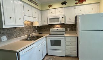 2008 E Ft Macon Rd D18, Atlantic Beach, NC 28512