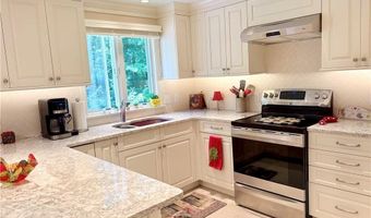 33 MaryAnn Dr, Exeter, RI 02822