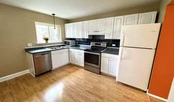 2215 Nichols Rd C, Arlington Heights, IL 60004