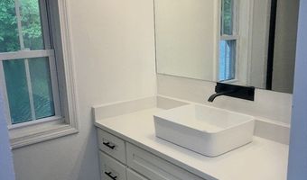 751 Washington St 22, Auburn, MA 01501