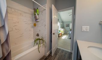 22 Harbour Vlg A, Branford, CT 06405