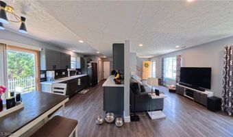 1271 Oxford Cir, Akron, OH 44312