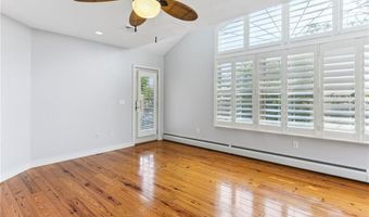 18 Anawan Ave, Narragansett, RI 02882