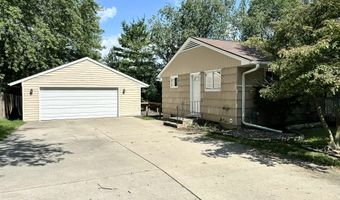 424 Hilltop Rd, Ames, IA 50014