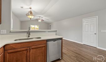 6 Spring Lake Cir, Savannah, GA 31407