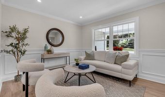 8 Imperia Pl, Aberdeen, NJ 07747