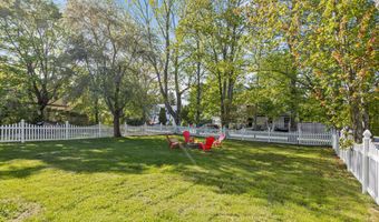 75 Ledgelawn Ave, Bar Harbor, ME 04609