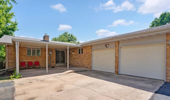 1635 Oak Dr, Aurora, MO 65605