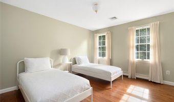 215 Watch Hill Dr, East Greenwich, RI 02818