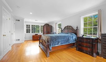 489 Main St, Acushnet, MA 02743