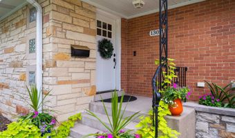 1302 W Campbell St, Arlington Heights, IL 60005