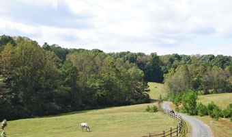 2004 SEVEN MEADOWS Ln, Appomattox, VA 24522
