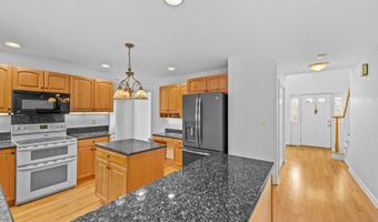 100 Pondview Ln, Bristol, CT 06010