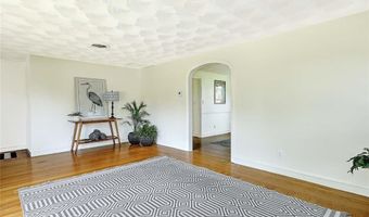 23 Robert Cir, Cranston, RI 02905