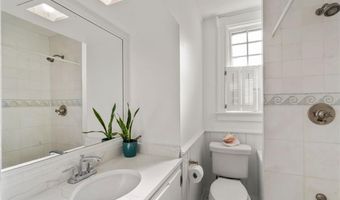 34 Bull St, Newport, RI 02840