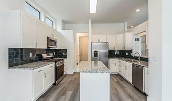 1366 N Bay Dr, Ann Arbor, MI 48103