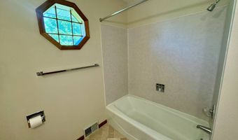 1005 3rd St, Britton, SD 57430