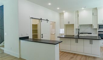 2 Scotch Broom Pl, Bella Vista, AR 72715