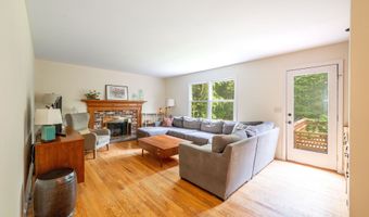 17 Hoyt Rd, Bethel, CT 06801