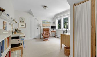 2 Sunnyfield Ln, Falmouth, ME 04105