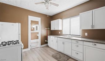 636 Fern St, Akron, OH 44307